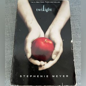 SIGNED Twilight 🍎 by Stephanie Meyer Paperback